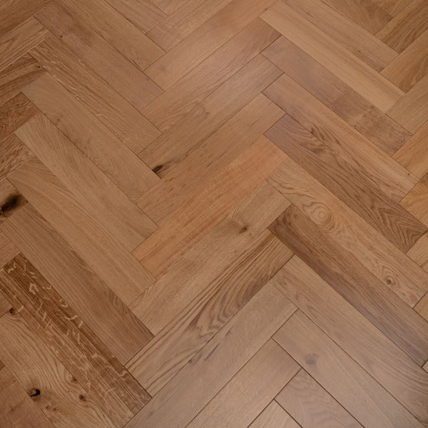 90mm x 14/3mm x 450mm Oak Lacquered Herringbone Engineered Rustic Flooring 