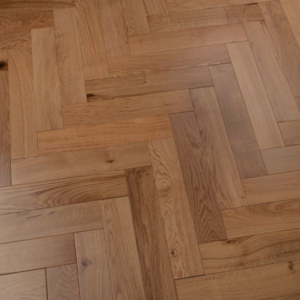 90mm x 14/3mm x 450mm Oak Lacquered Herringbone Engineered Rustic Flooring 