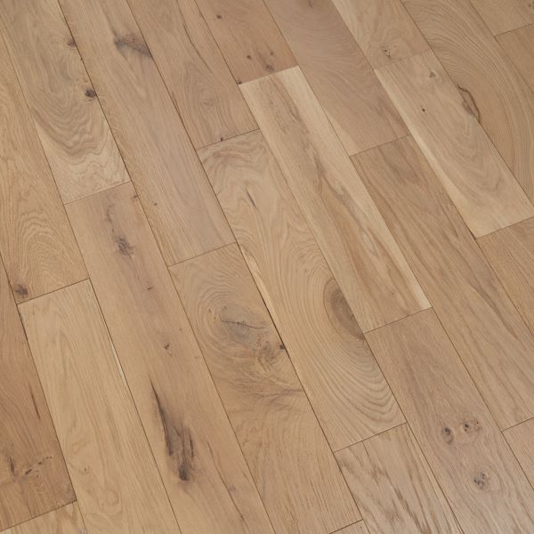 125mm x 10/2.5mm x random lengths Lightly Brushed Oak Invisible Lacquered Rustic Grade Engineered Wood Flooring 